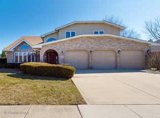 1253 Eagle Crest Dr, Lemont, IL 60439