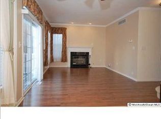 20 Edinburg Cir, Matawan, NJ 07747