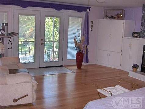 3rd image of 115 Parkwood Dr