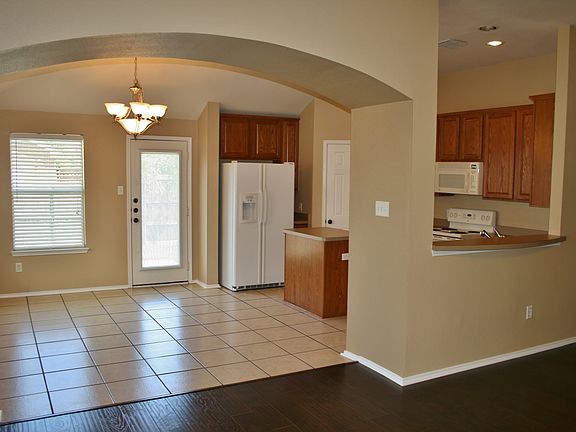 4th image of 1321 Chestnut Hill Dr