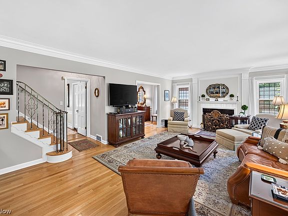 5th image of 2621 Charney Rd