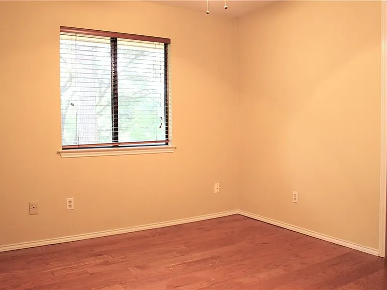 7422 Dallas Dr — Photo 10
