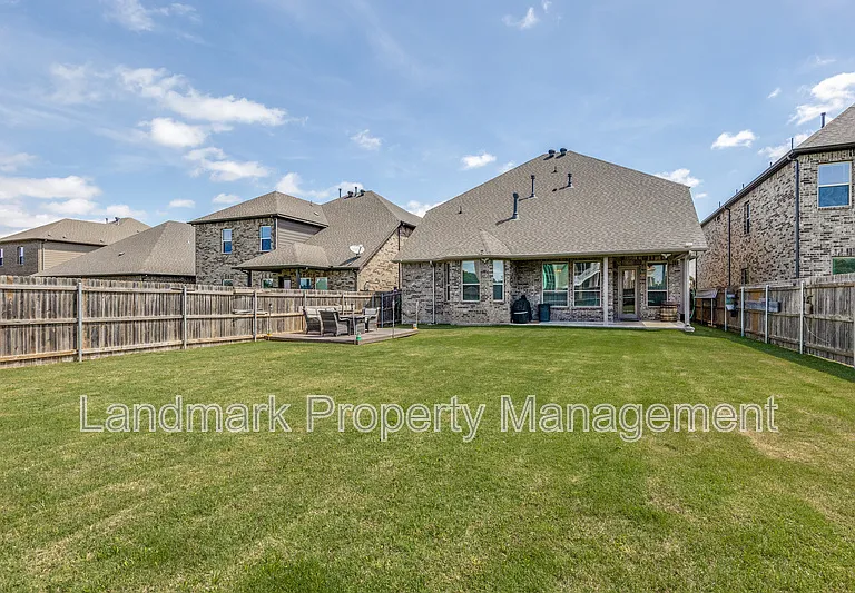 672 Harris Ridge Dr — Photo 23