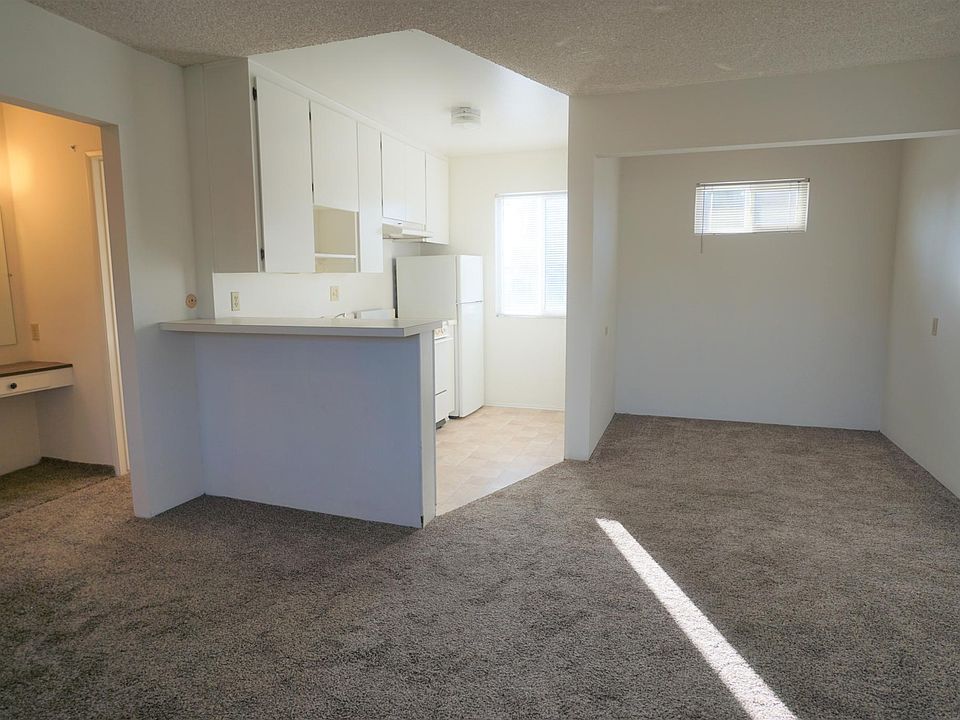 2nd image of 911 Thomas Ave APT 8