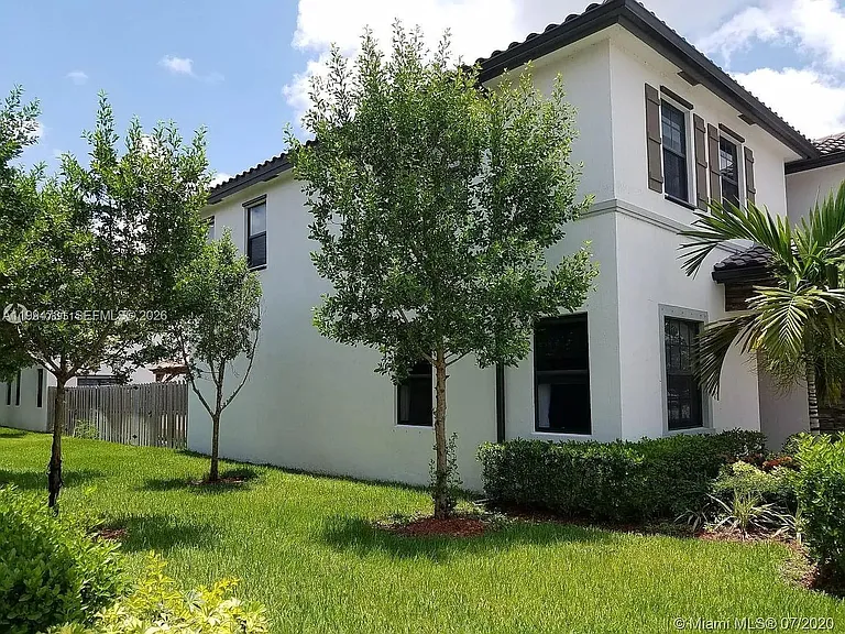 11508 SW 248th Ln #11508 — Photo 2