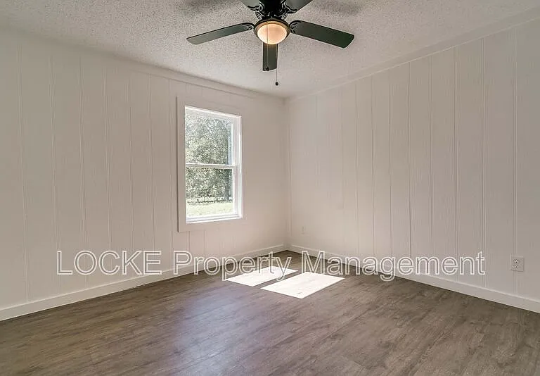 311 Byron St — Photo 13