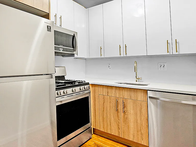 226 E 25th St #5D — Photo 1
