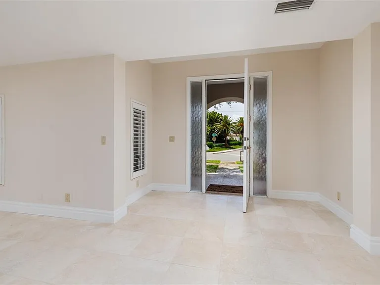 300 Brightwaters Blvd NE — Photo 8