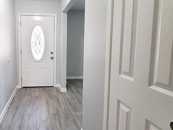 4th image of 302 Tiegs St