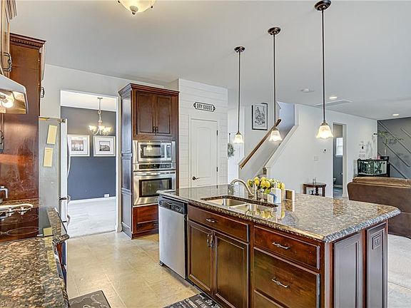 5th image of 1407 Sedona Ln