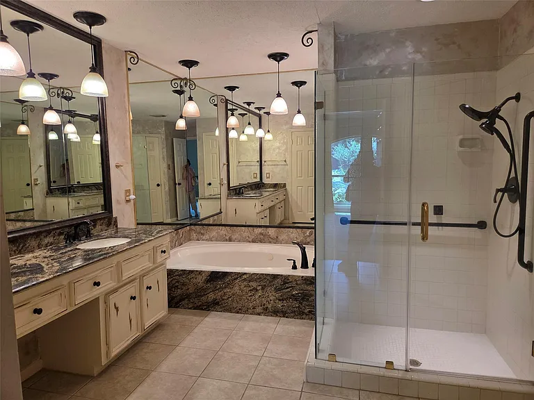 8706 Chelsworth Dr — Photo 15