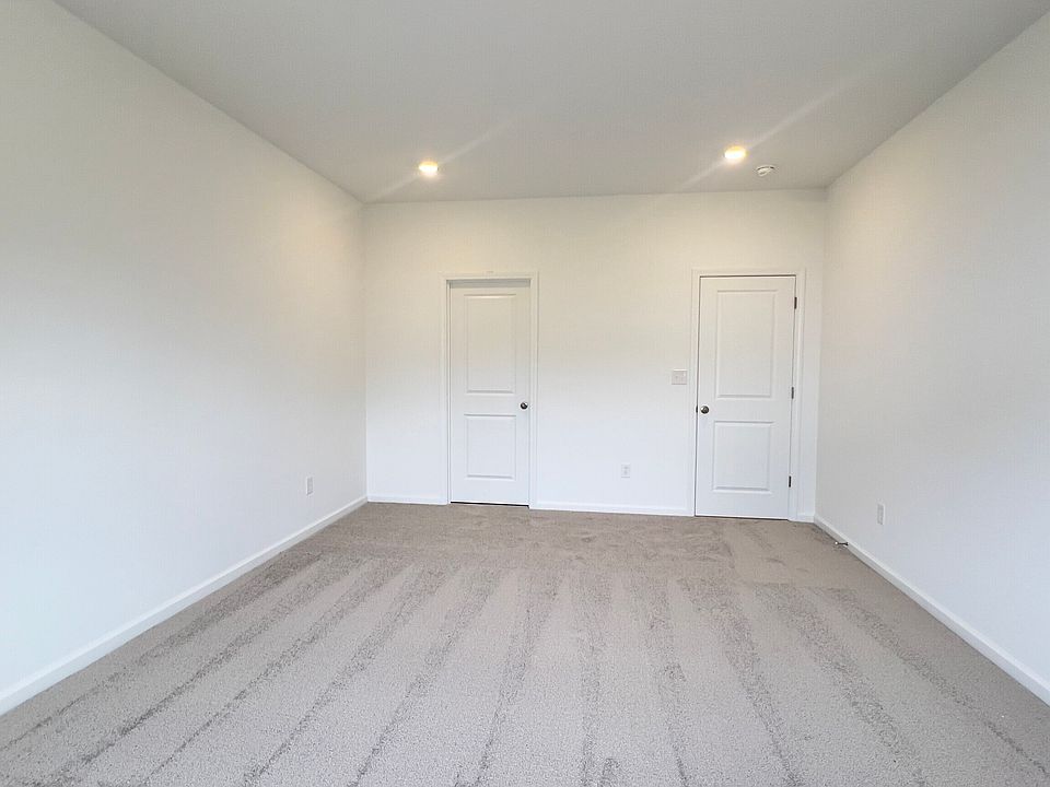 2nd image of 2846 Emerald St