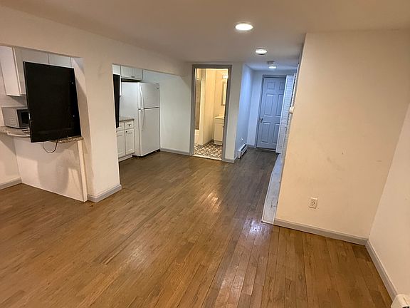 2nd image of 61 Lake St #1B