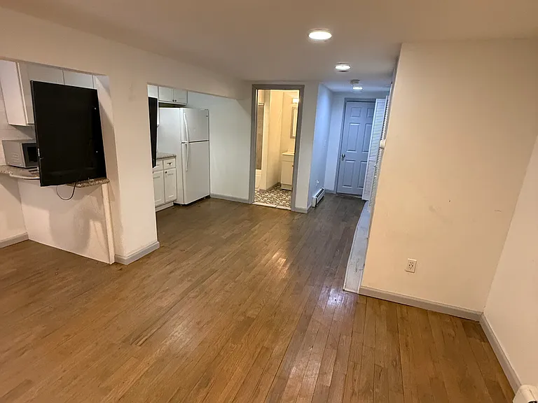61 Lake St #1B — Photo 2