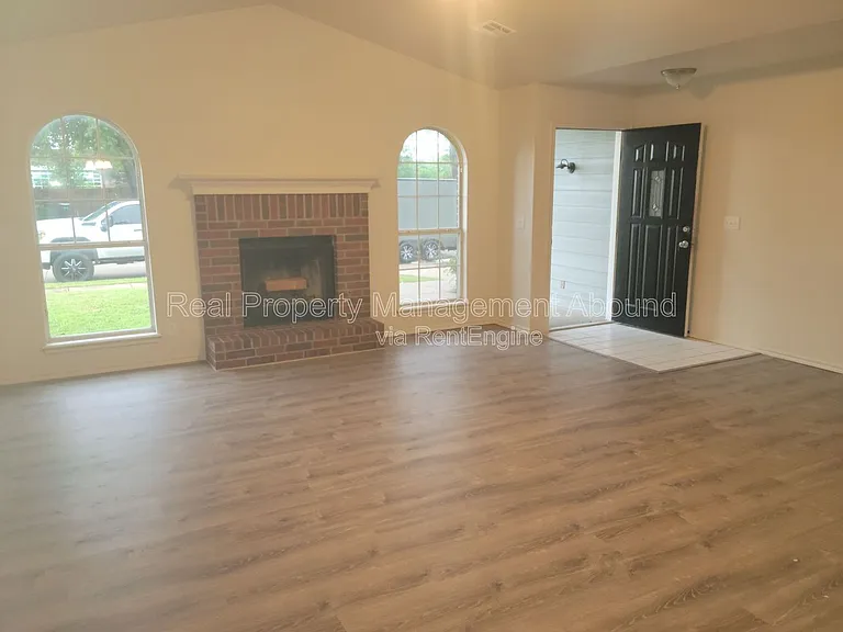 3208 N 8th Pl — Photo 3