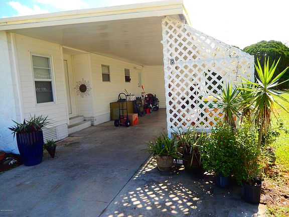 5th image of 923 Sequoia St