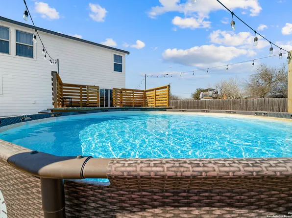 660 VIEWPOINT DR, Poteet, TX 78065