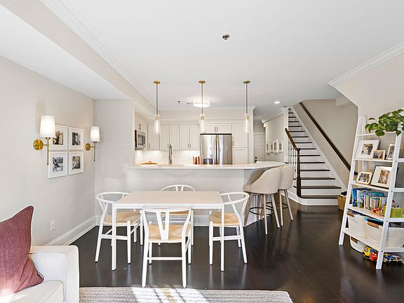 2nd image of 318 Grand St #1