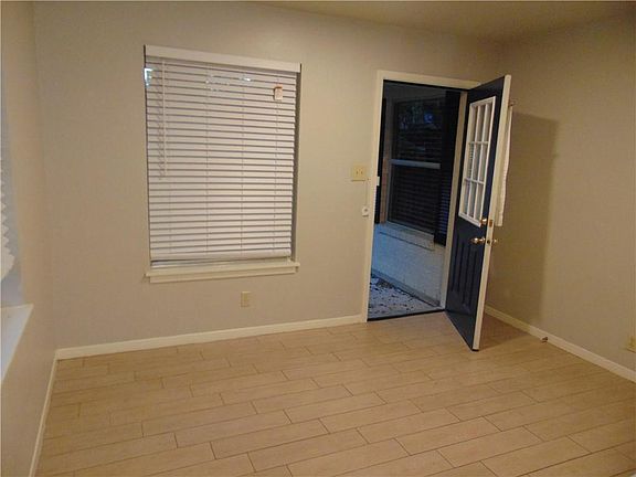5th image of 3904 Bailey Ln #B