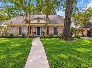 9 Devonshire Dr, Conroe, TX 77304