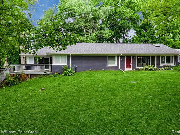 2nd image of 340 Whims Ln