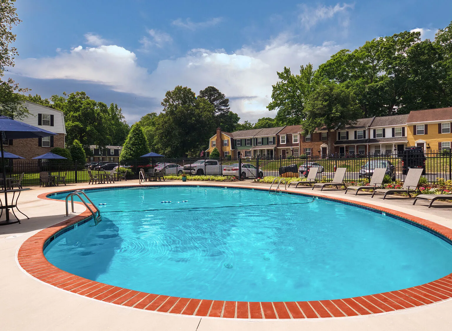 Colonial Towne Apartments — Photo 2