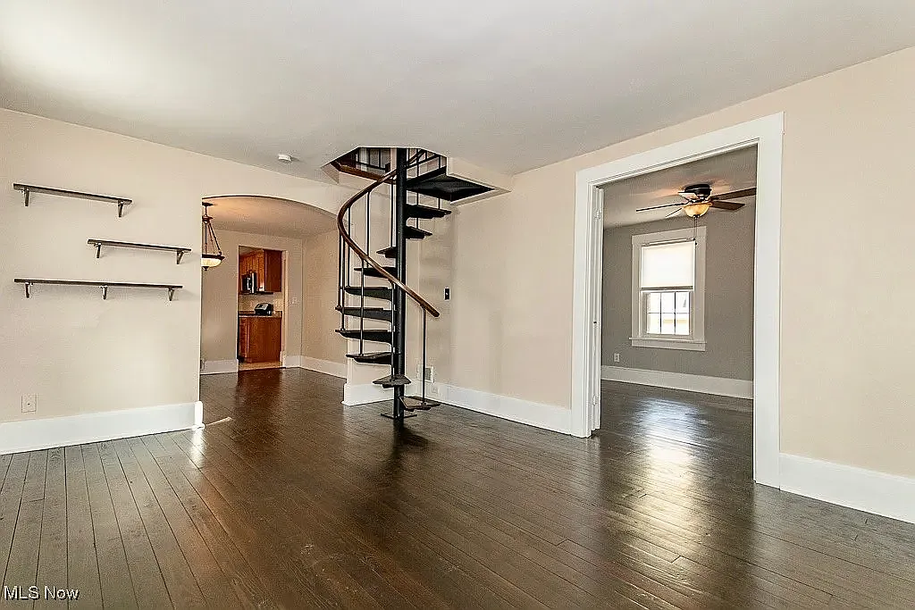 3 bed, 1327 sqft, $1,800 — Photo 2