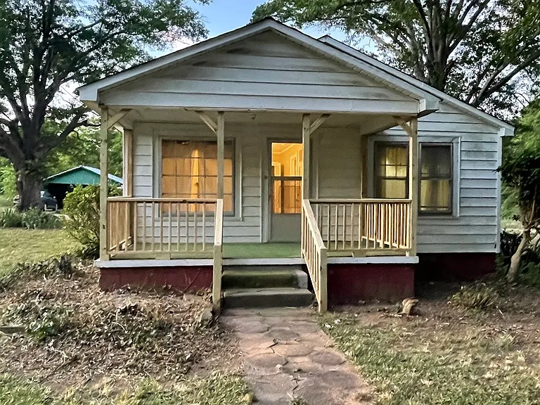 1823 Lisbon Rd — Photo 1