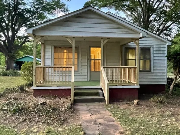 1823 Lisbon Rd, Mountville, SC 29370