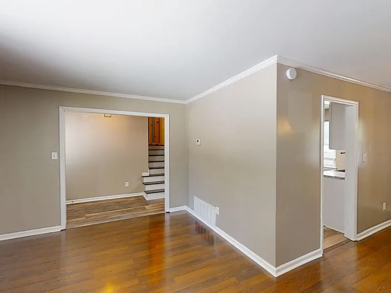 321 Oak Lake Dr — Photo 5