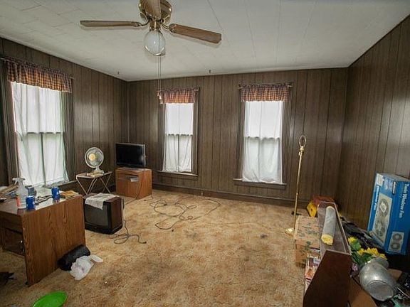 2nd image of 305 N Ash St