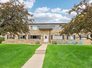 10340 W Whitnall Edge Dr APT 101, Franklin, WI 53132