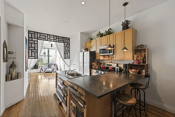 Rented by Compass | media 10