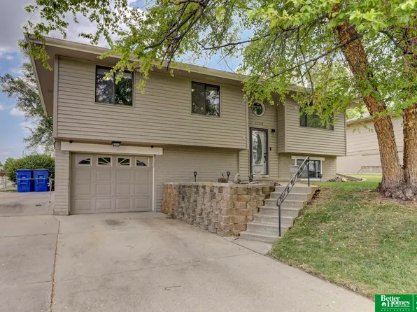 7719 Greenleaf Dr, La Vista, NE 68128