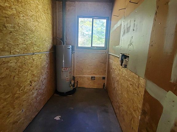 4th image of 821 Sunflower Dr