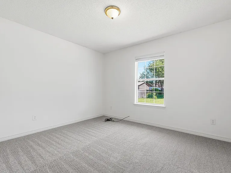 2030 Hawthorne Dr — Photo 32