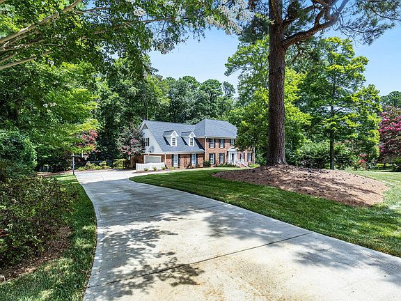 3rd image of 2412 Beechview Ct