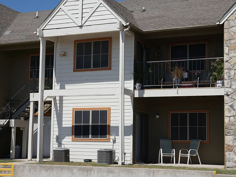 Madeira Apartments at Live Oak — Photo 8