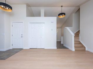 146 Shawbrooke Grn SW #A, Calgary, AB T2Y3B8