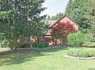 1022 Lamplighter Rd, Niskayuna, NY 12309