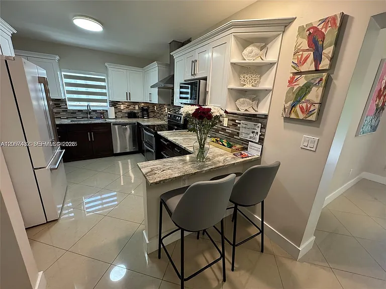 146 Ponce De Leon Blvd — Photo 3