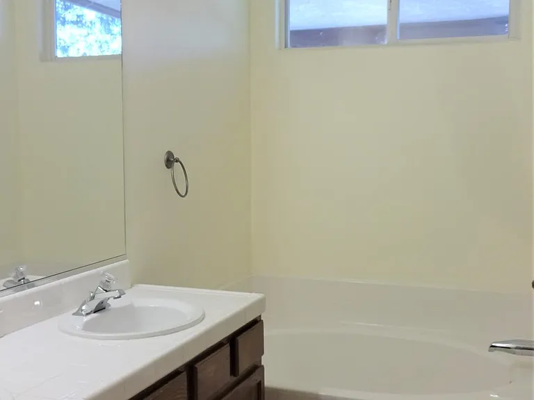 2604 E Christopher Dr — Photo 10