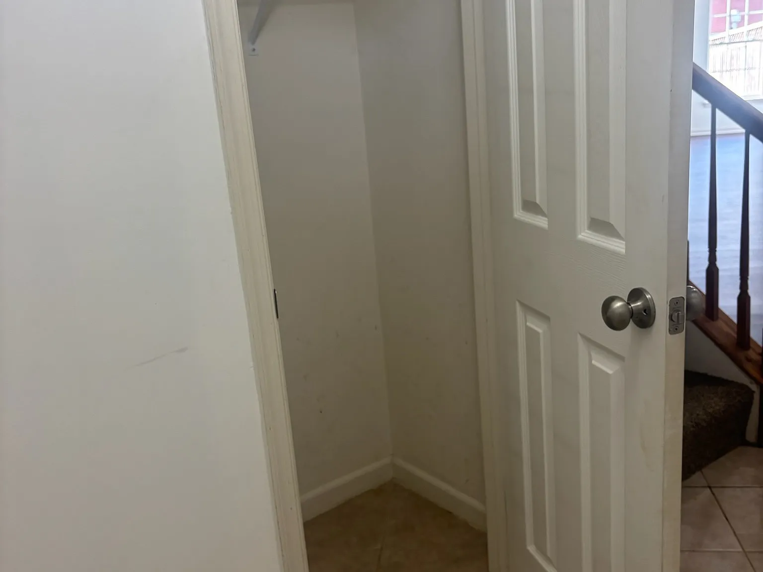 3 bed, 2.5 bath, 2340 sqft, $2,300 — Photo 2