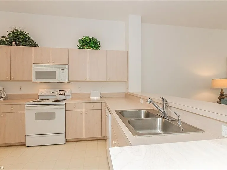 1025 Tarpon Cove Dr #203 — Photo 10