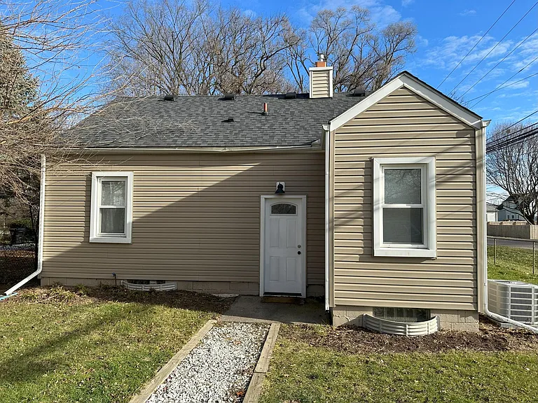 21503 Collingham Ave — Photo 17