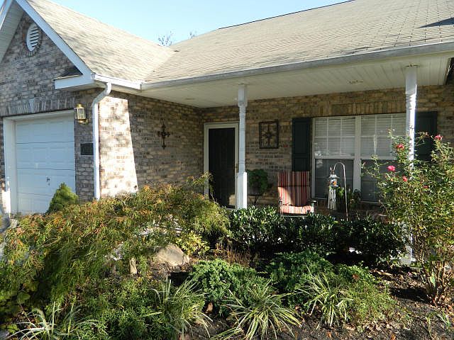 1st image of 1520 Emerald Pointe Ln