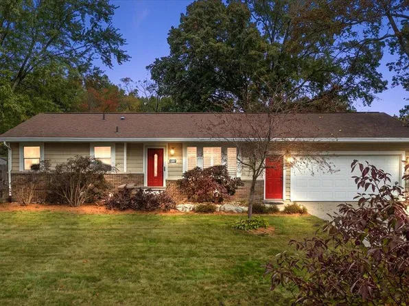 1687 Pinta Dr, Holland, MI 49424