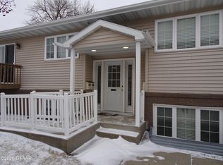 930 2nd Ave NE #E, East Grand Forks, MN 56721