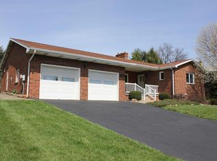 105 Jenny Lynn Dr, Aliquippa, PA 15001