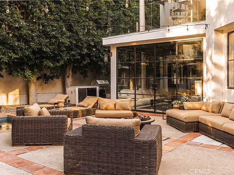 4909 Woodley Ave — Photo 29